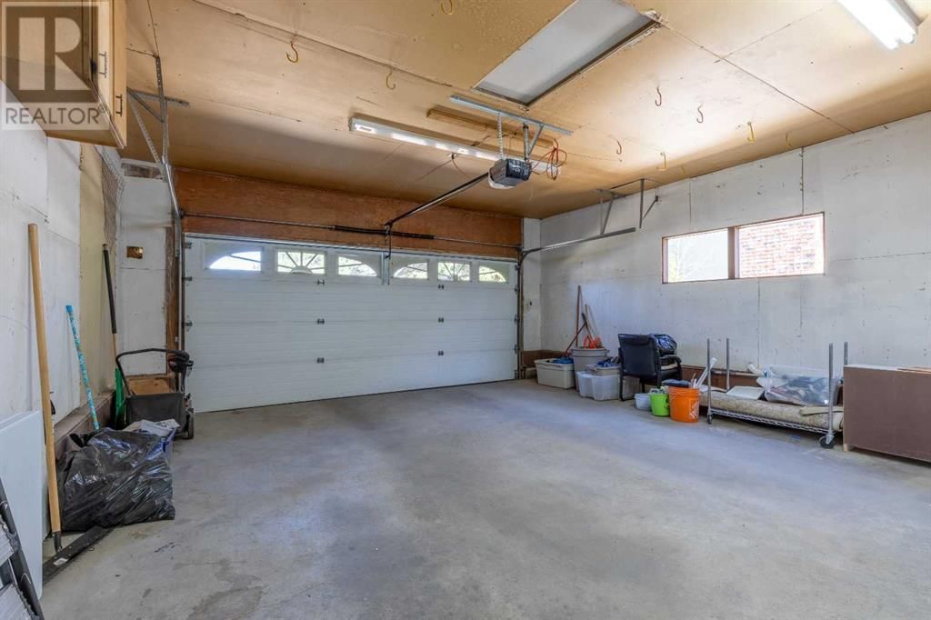 18 Queens Road West Lethbridge, Alberta