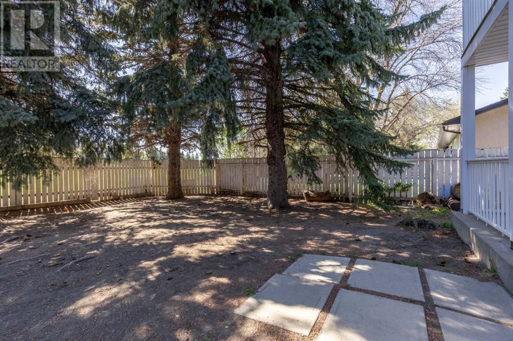 18 Queens Road West Lethbridge, Alberta