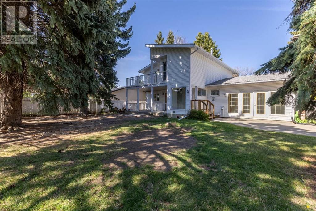 18 Queens Road West Lethbridge, Alberta