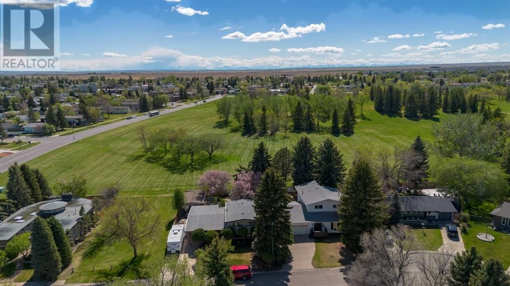 18 Queens Road West Lethbridge, Alberta