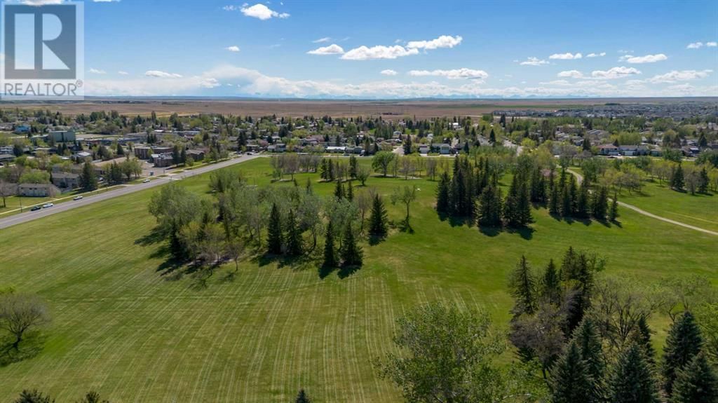 18 Queens Road West Lethbridge, Alberta