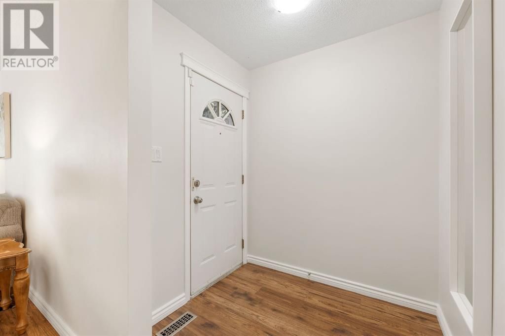 5112 48 STREET NORTHWEST Image 5