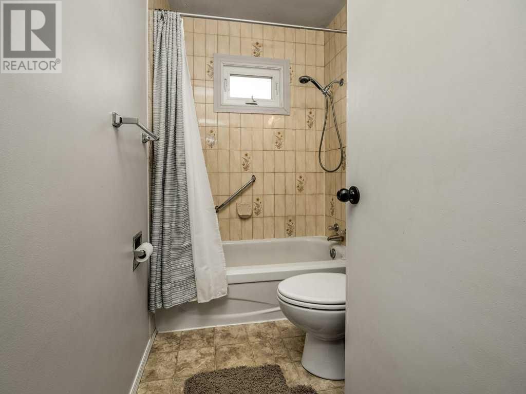 1905 10 Avenue South Lethbridge, Alberta