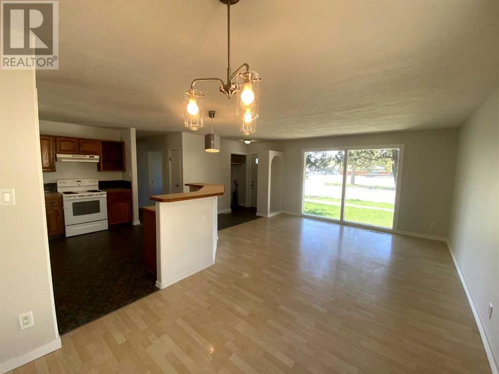 719 23 Street North Lethbridge, Alberta