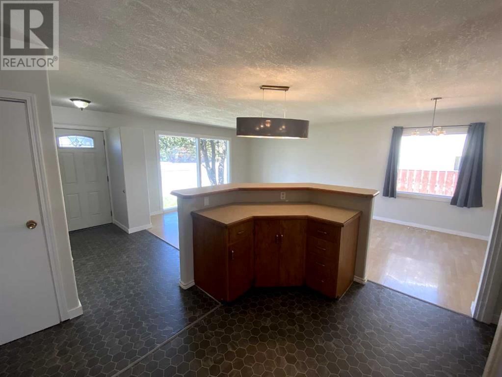 719 23 Street North Lethbridge, Alberta