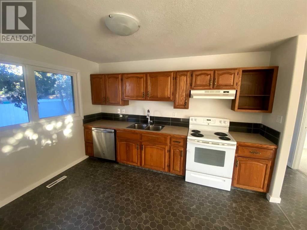 719 23 Street North Lethbridge, Alberta