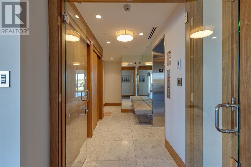 738 1 AVENUE SOUTHWEST Image 2