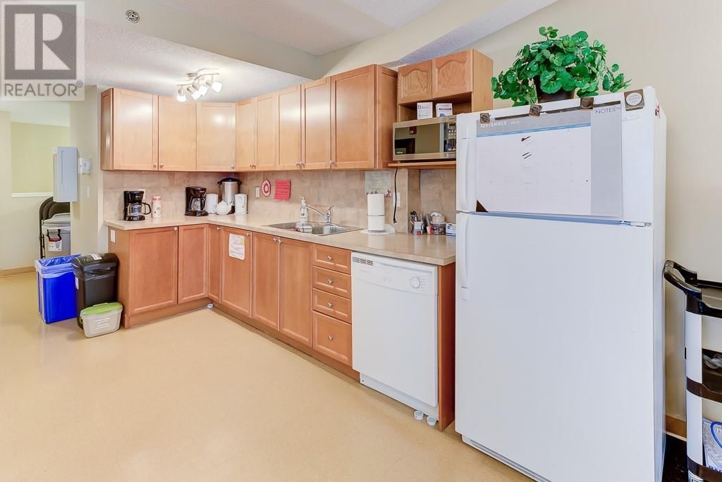 200 COMMUNITY WAY Image 32