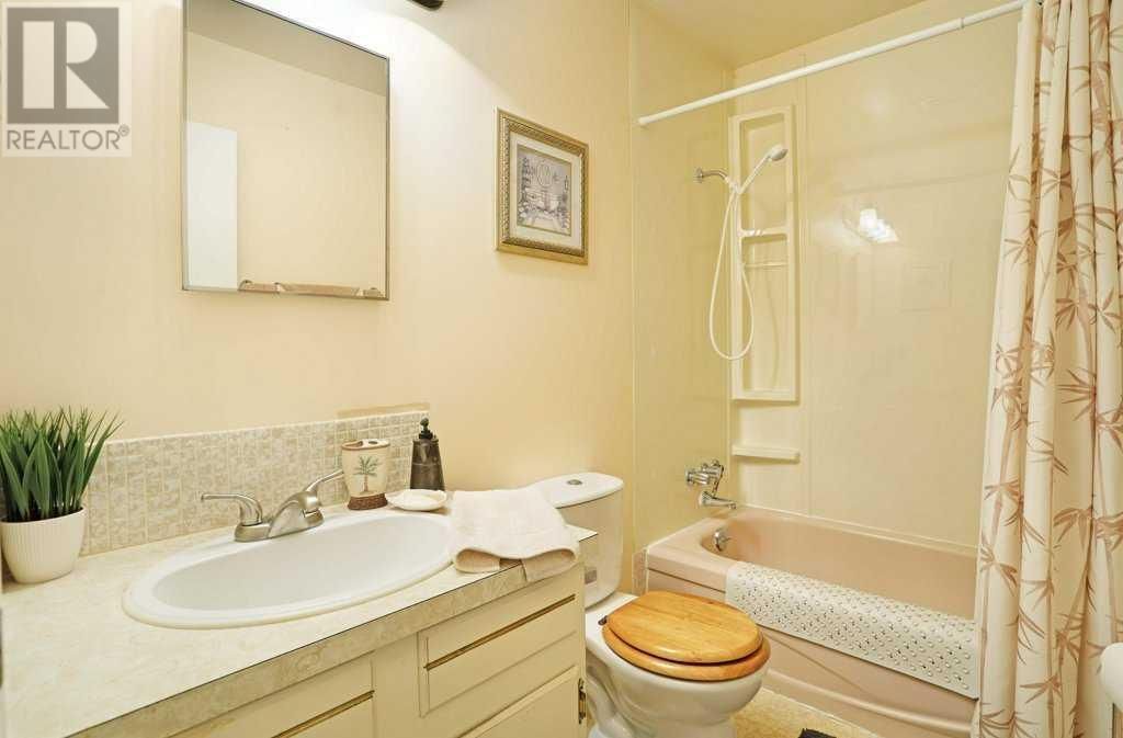65 EASTBROOK DRIVE EAST Image 21