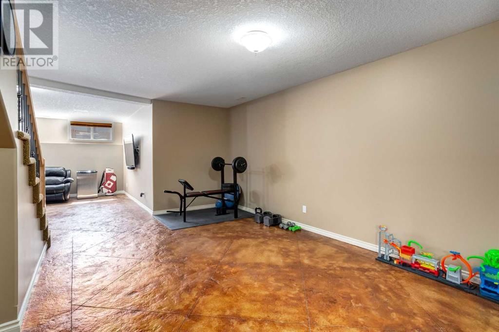 19 ROCKMONT COURT NORTHWEST Image 34