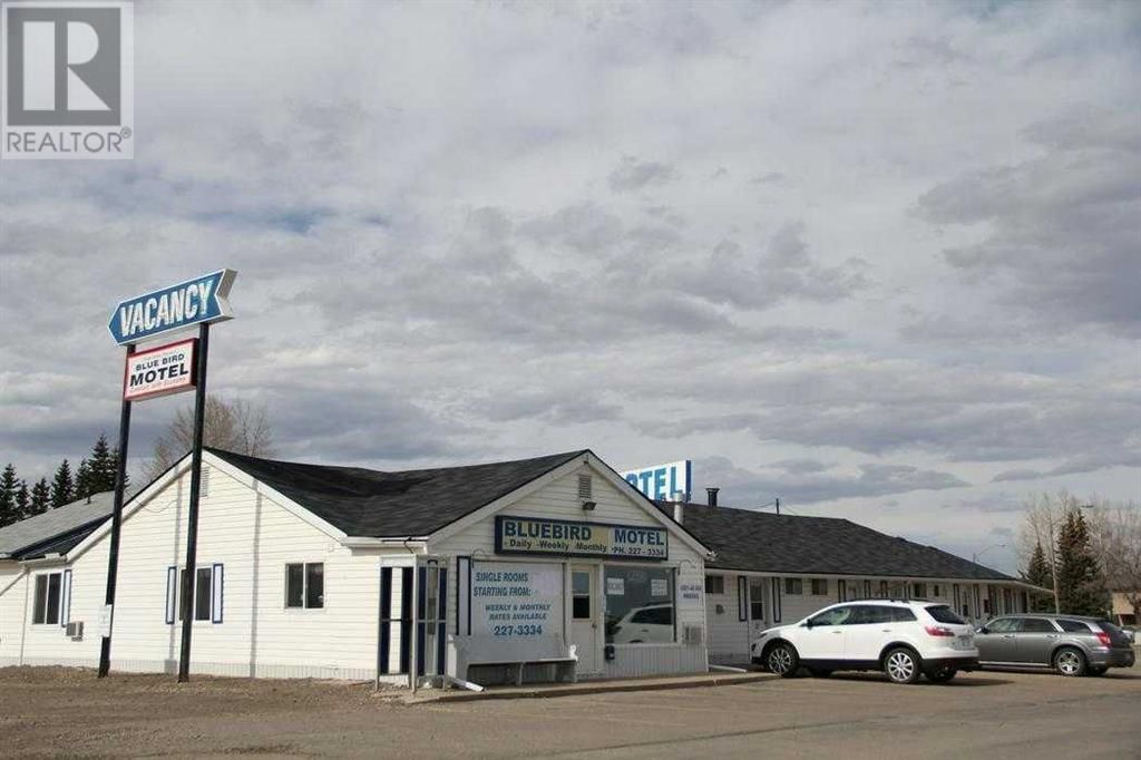 4001 48 AVENUE Image 1