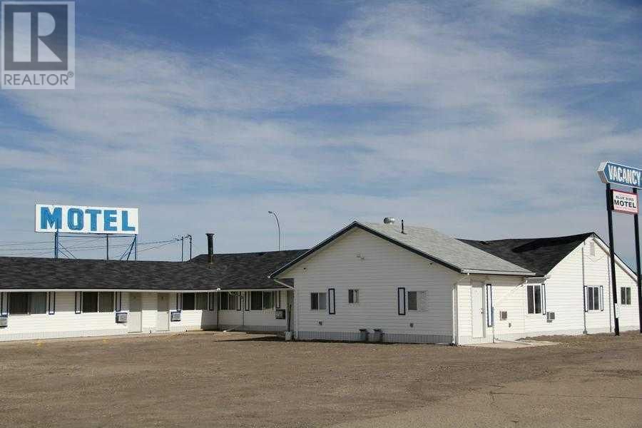 4001 48 AVENUE Image 2