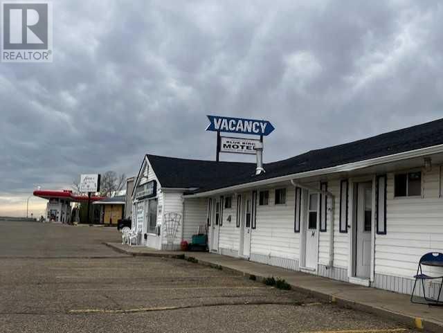 4001 48 AVENUE Image 3