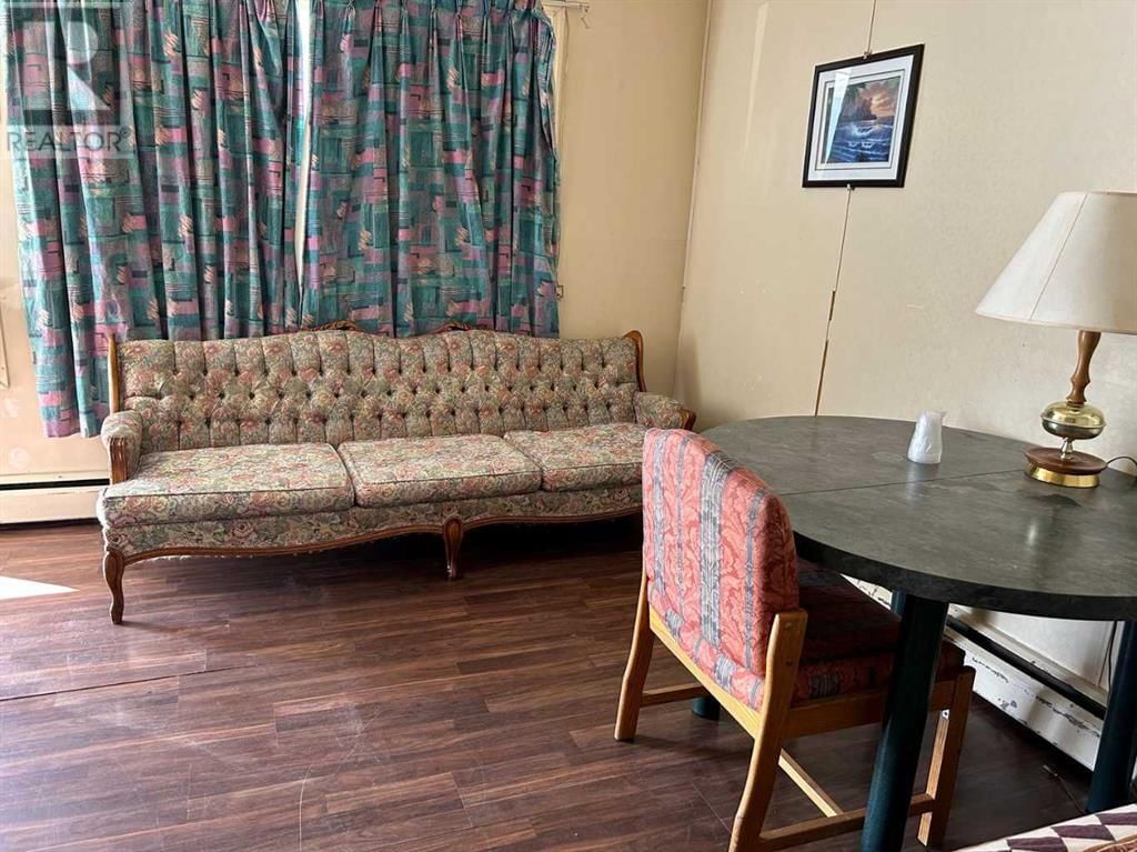 4001 48 AVENUE Image 7