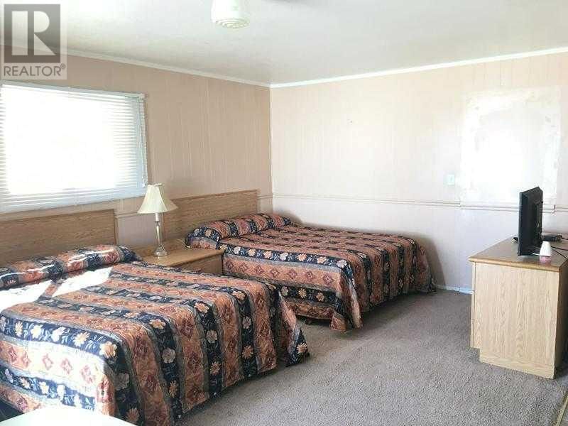 4001 48 AVENUE Image 8