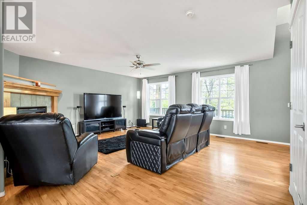 307 PRESTWICK LANDING SOUTHEAST Image 4