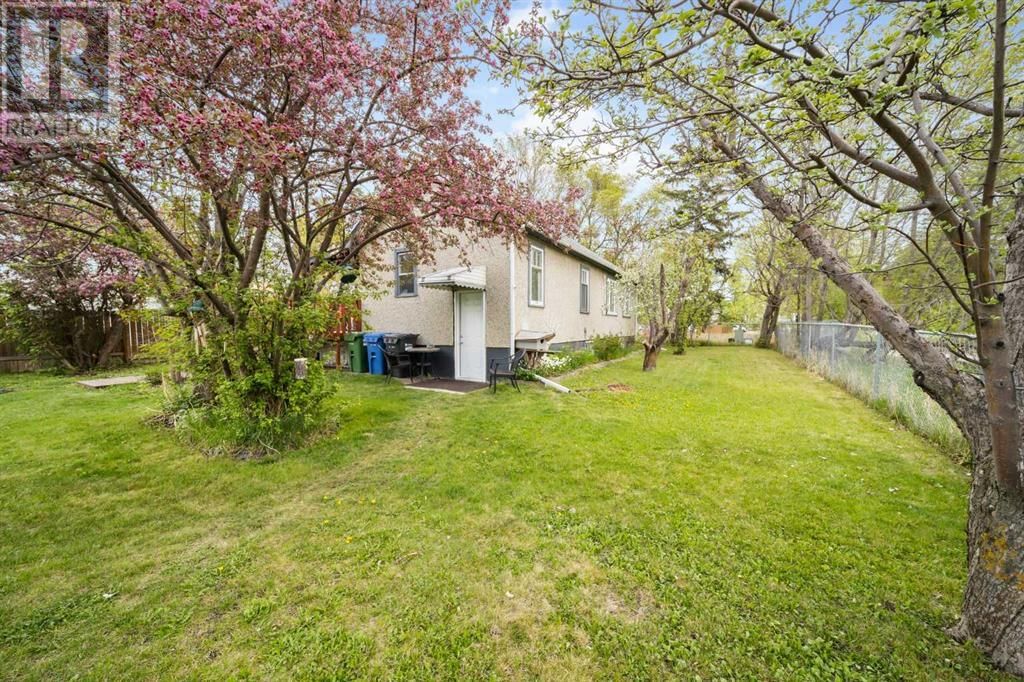 88 HALIBURTON CRESCENT Image 33
