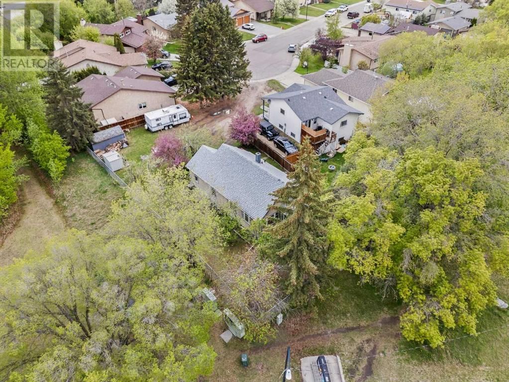 88 HALIBURTON CRESCENT Image 38