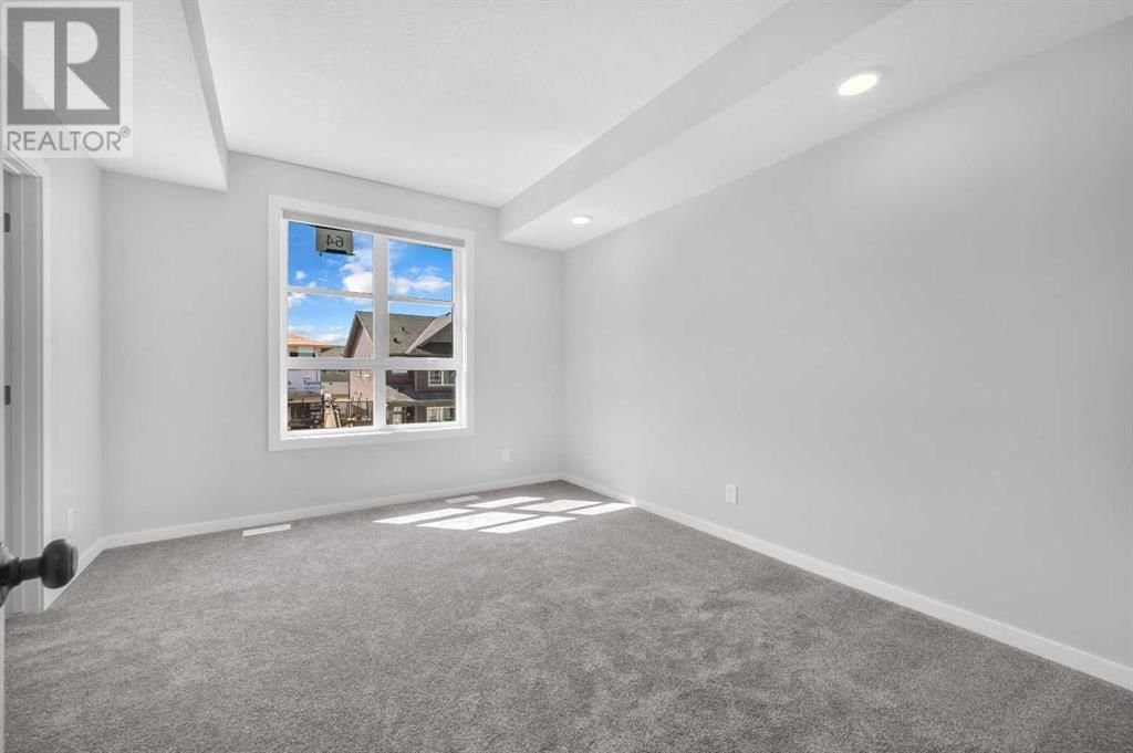 64 SAVANNA PLACE NORTHEAST Image 21