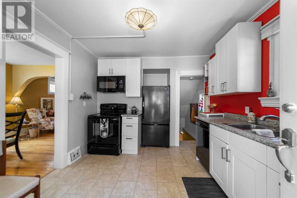 5318 49 AVENUE Image 17