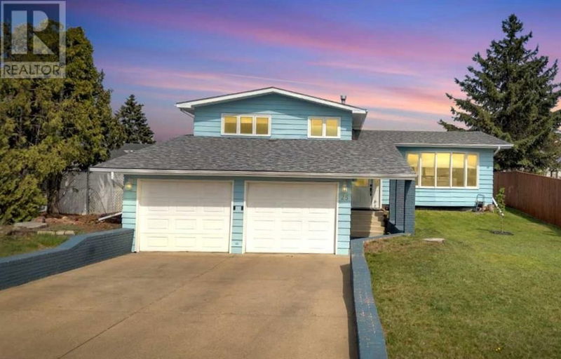 25 Neville Close Red Deer, Alberta