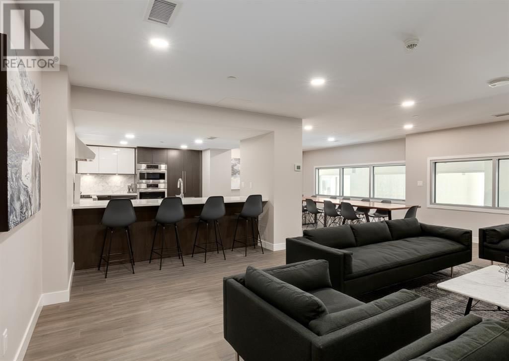 930 16 AVENUE SOUTHWEST Image 18