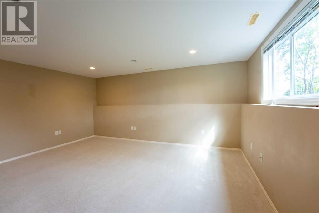 136 Mt Sundance Crescent West Lethbridge, Alberta