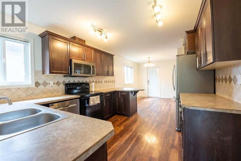 136 Mt Sundance Crescent West Lethbridge, Alberta
