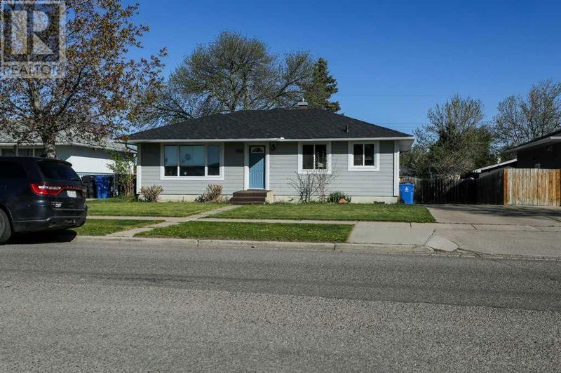 1108 Henderson Lake Boulevard South Lethbridge, Alberta