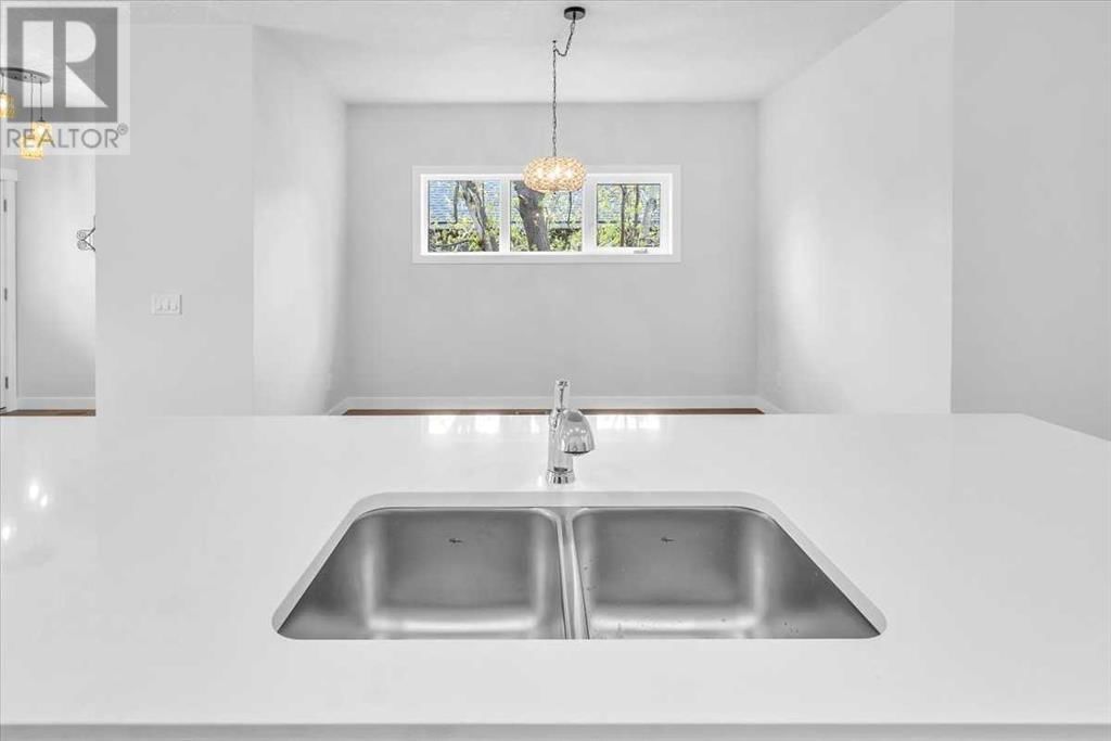 1016 LIMIT AVENUE Image 15