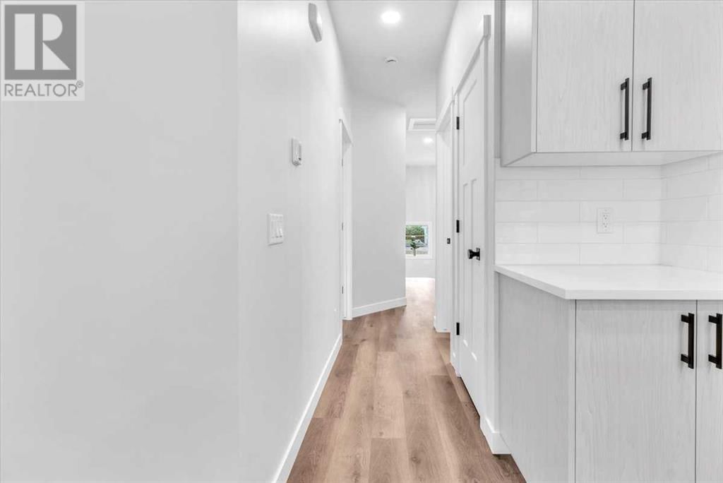 1016 LIMIT AVENUE Image 17