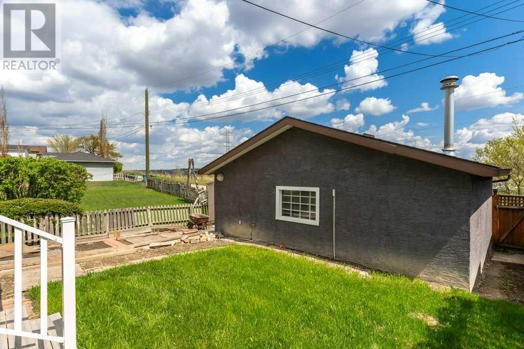 1514 CHILD AVENUE NORTHEAST Image 25