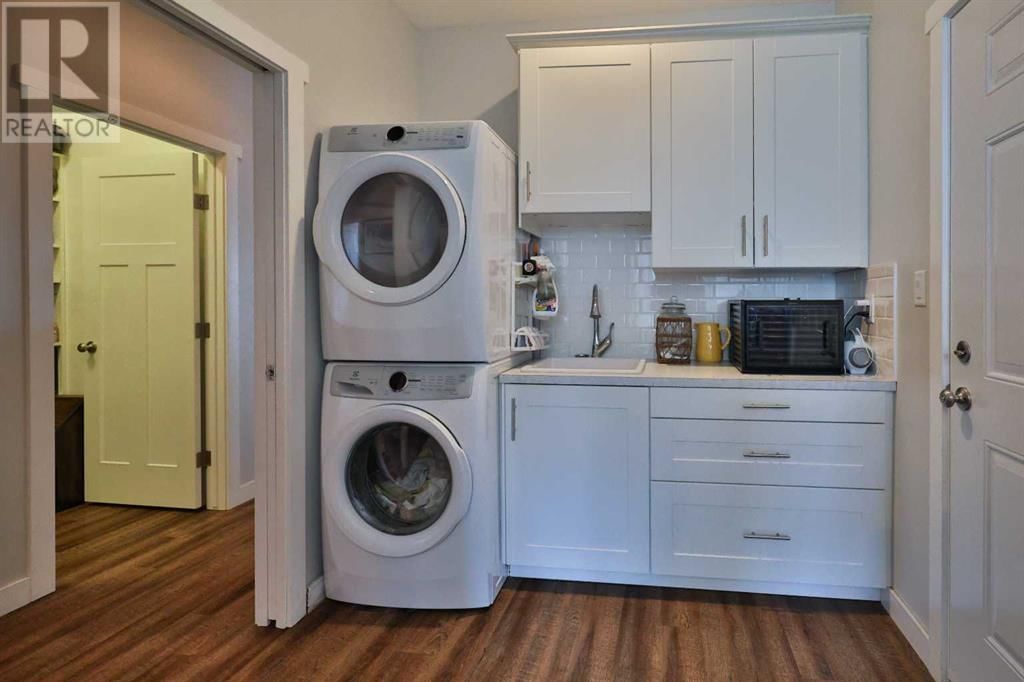 119 2 AVENUE NORTH Image 14