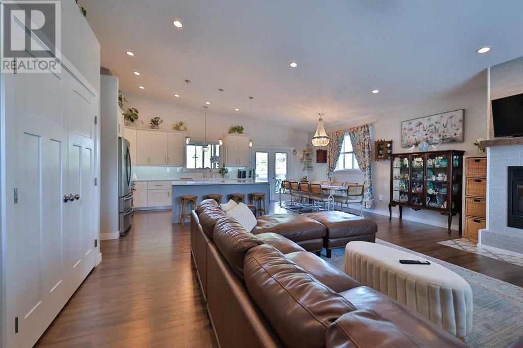 119 2 AVENUE NORTH Image 4