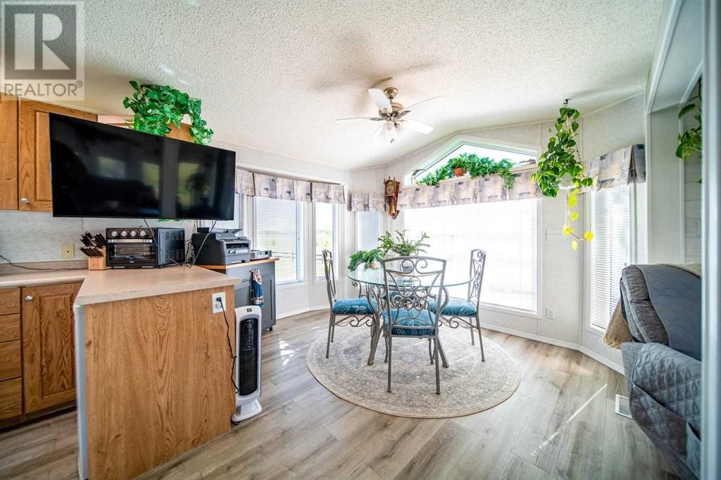 45 SHORNCLIFFE LAKE ESTATES Image 4