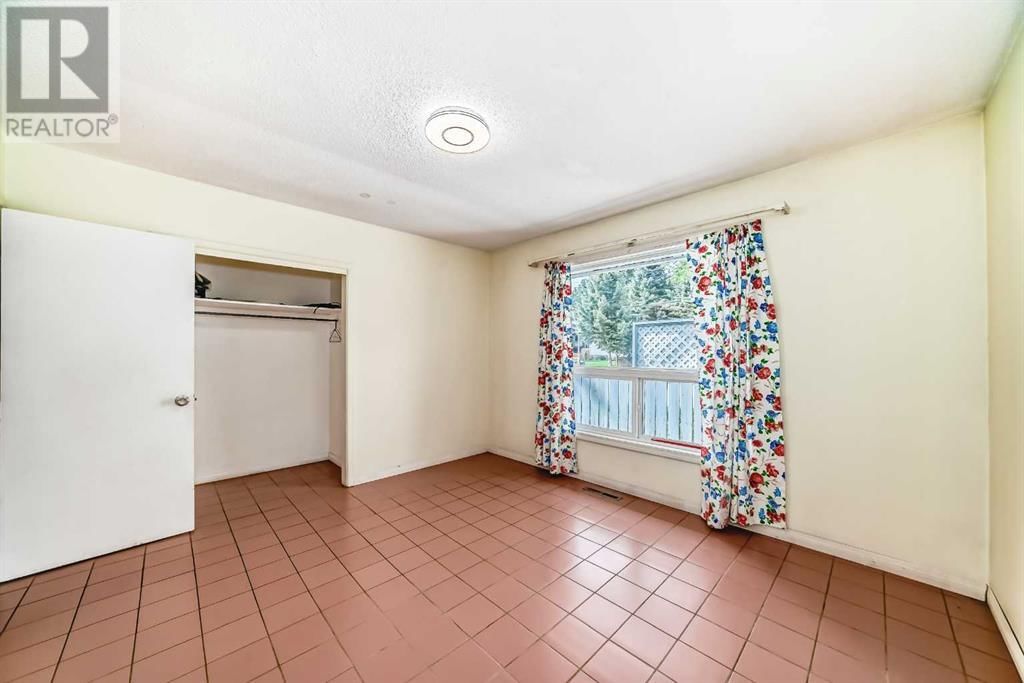 8016 33 AVENUE NORTHWEST Image 14