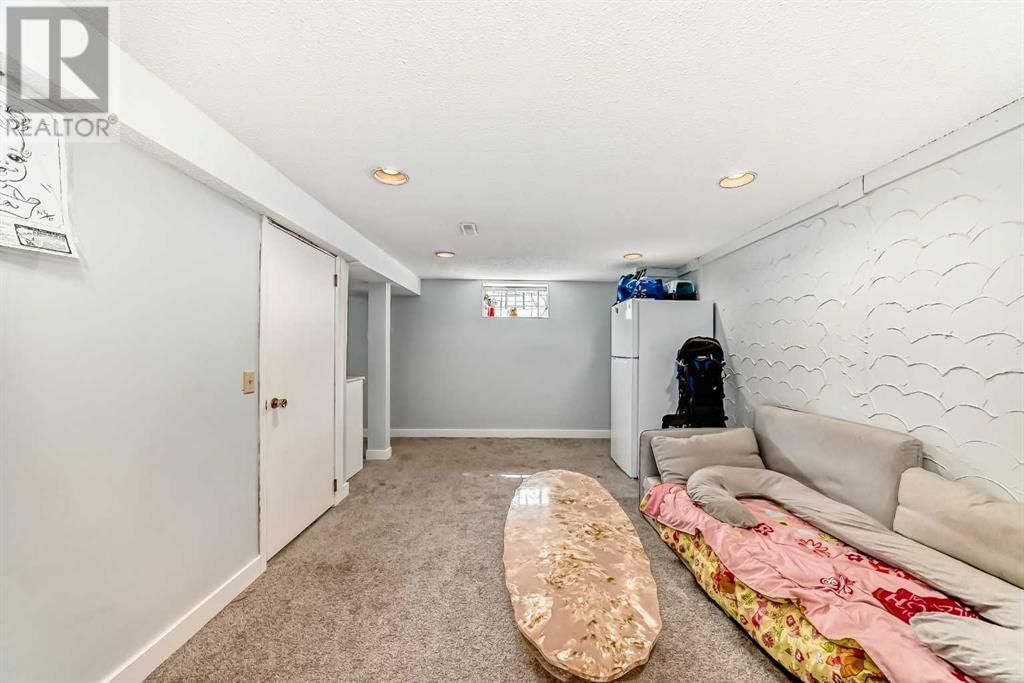 8016 33 AVENUE NORTHWEST Image 31