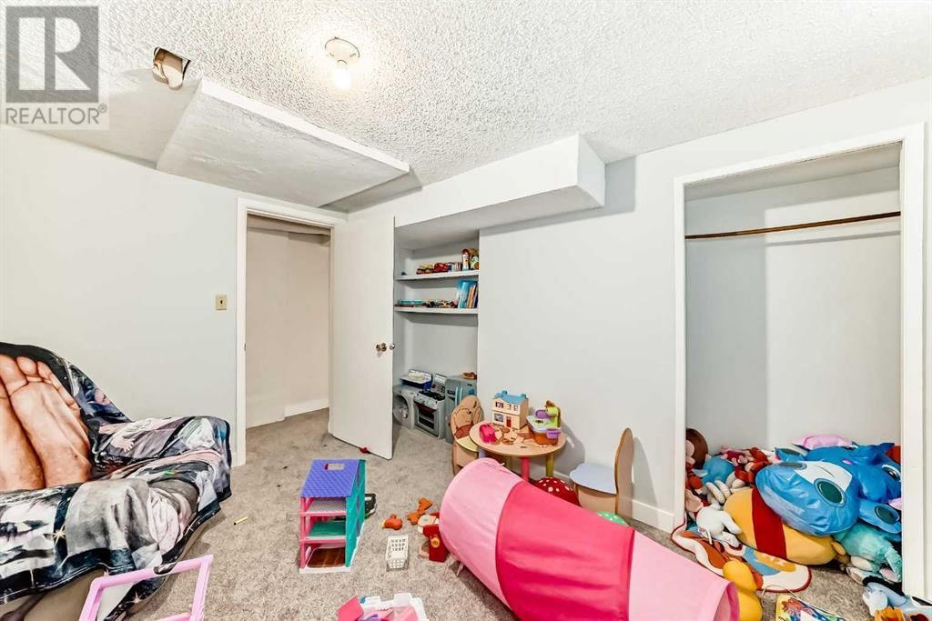 8016 33 AVENUE NORTHWEST Image 33