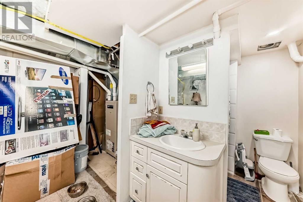 8016 33 AVENUE NORTHWEST Image 34