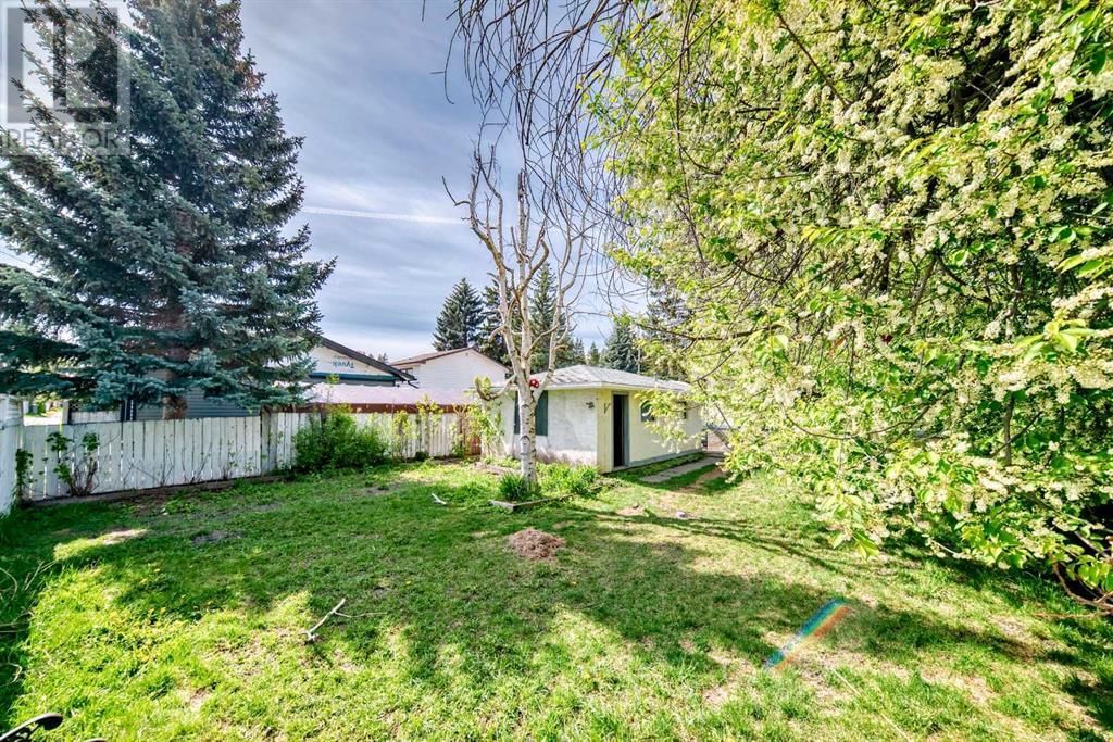 8016 33 AVENUE NORTHWEST Image 39