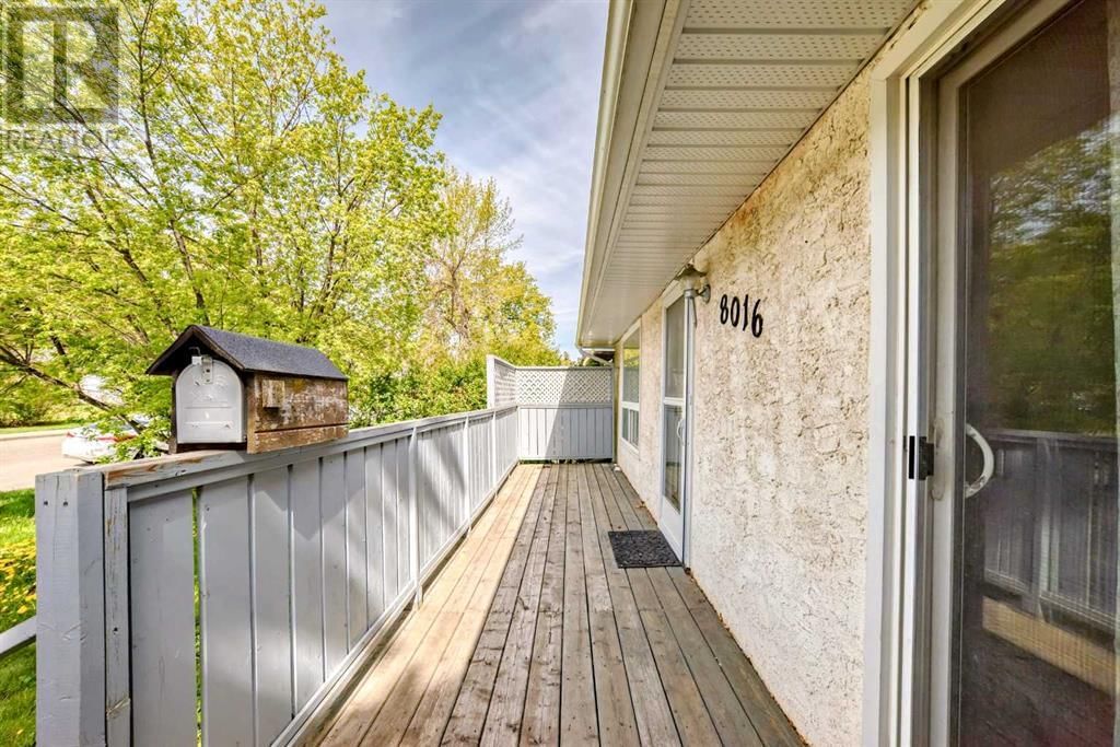 8016 33 AVENUE NORTHWEST Image 4