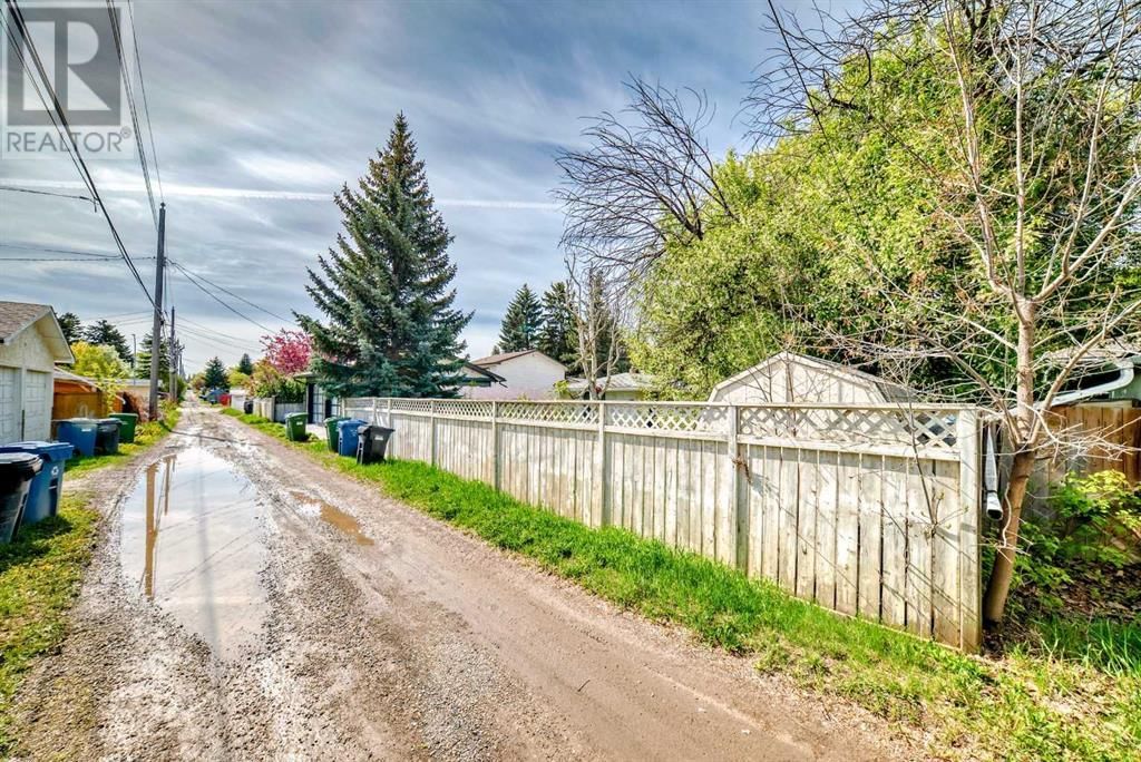 8016 33 AVENUE NORTHWEST Image 42