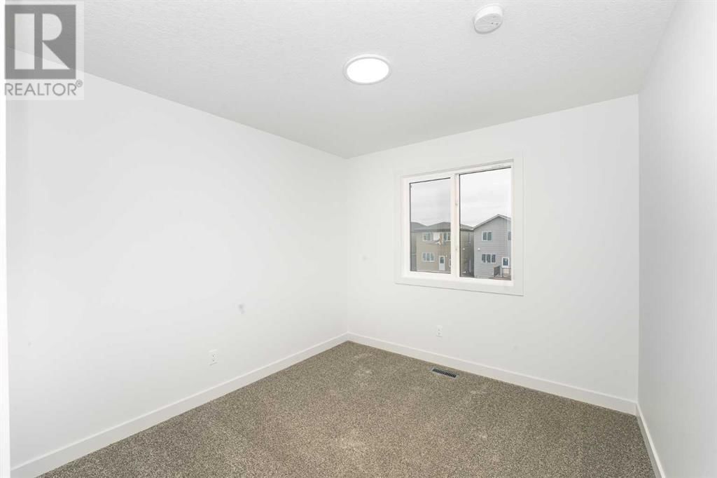 195 BELVEDERE CRESCENT SOUTHEAST Image 18