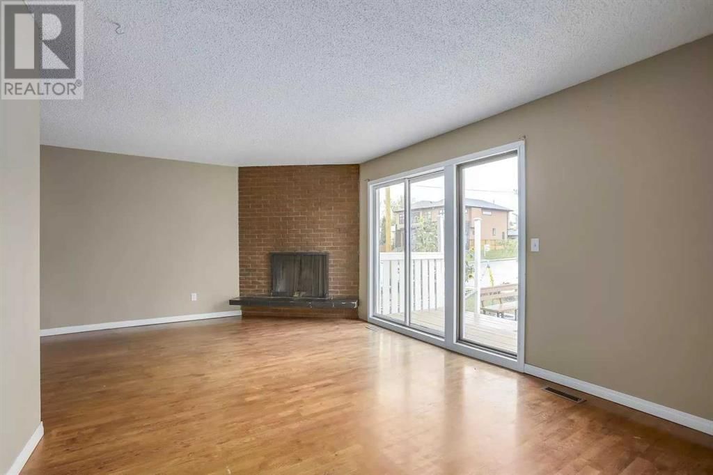 240 30 AVENUE NORTHEAST Image 3