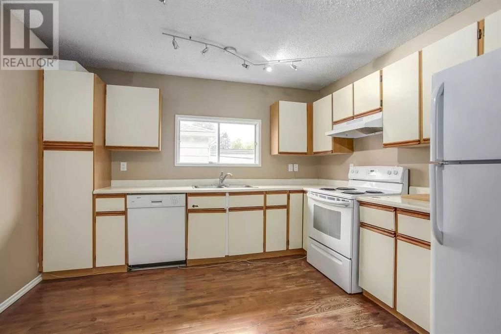 240 30 AVENUE NORTHEAST Image 6