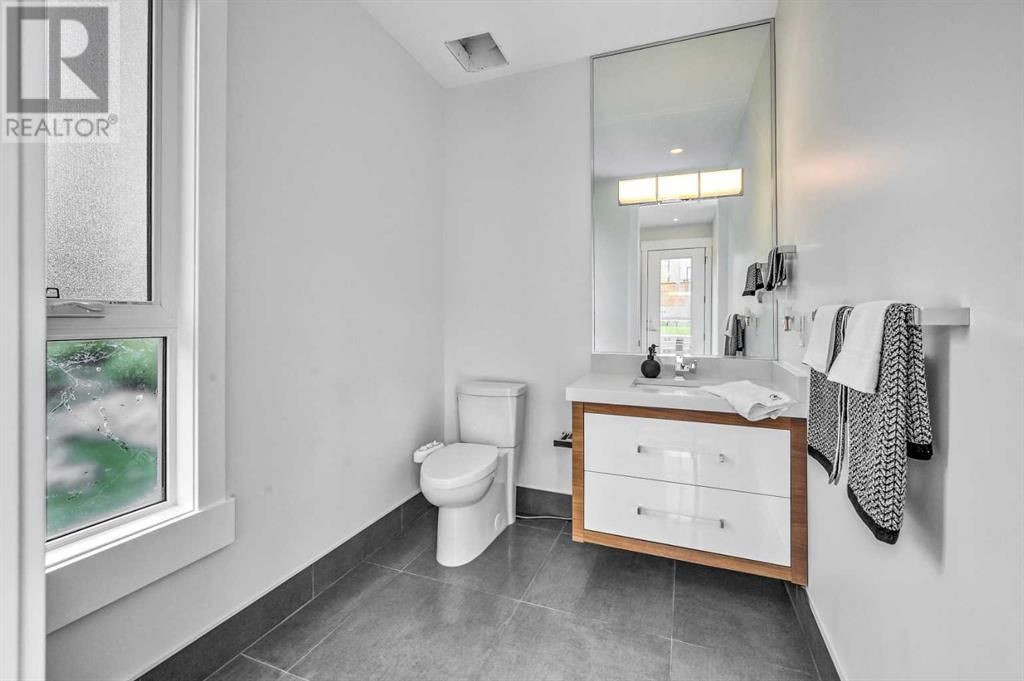 509 31 AVENUE NORTHEAST Image 18