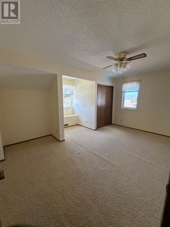 67 Kings Crescent South Lethbridge, Alberta