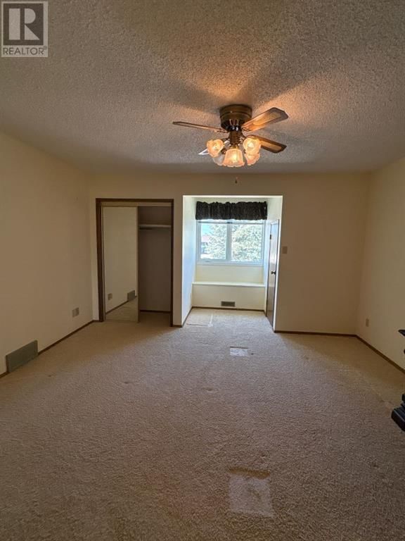 67 Kings Crescent South Lethbridge, Alberta