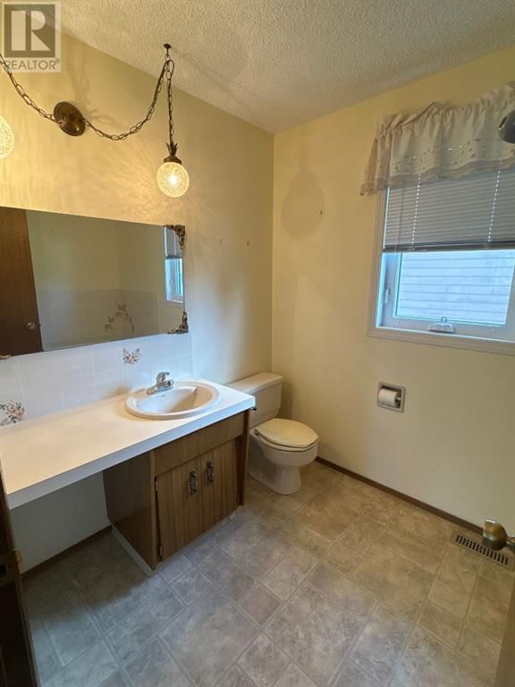 67 Kings Crescent South Lethbridge, Alberta