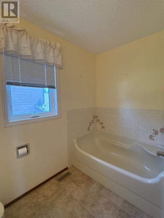 67 Kings Crescent South Lethbridge, Alberta